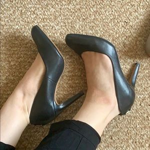 Black Aldo pumps Size 7